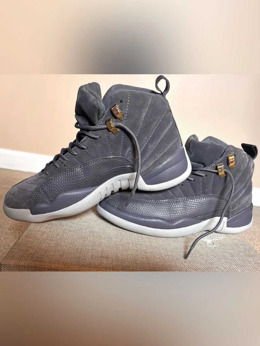 Men’s Jordan High-Top Sneakers in Gray with Gold Accents size 8.5